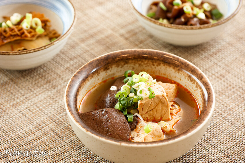 新開幕 !獨家研發濃郁紅湯,口感香辣帶麻,點套餐還有香蔥棒超划算,必點招牌滷味、新品日式胡麻拌麵,平價CP值高吃過會再訪,春分養生麻辣燙
