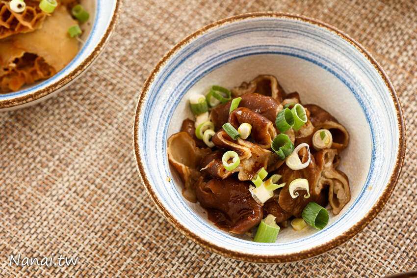 新開幕 !獨家研發濃郁紅湯,口感香辣帶麻,點套餐還有香蔥棒超划算,必點招牌滷味、新品日式胡麻拌麵,平價CP值高吃過會再訪,春分養生麻辣燙