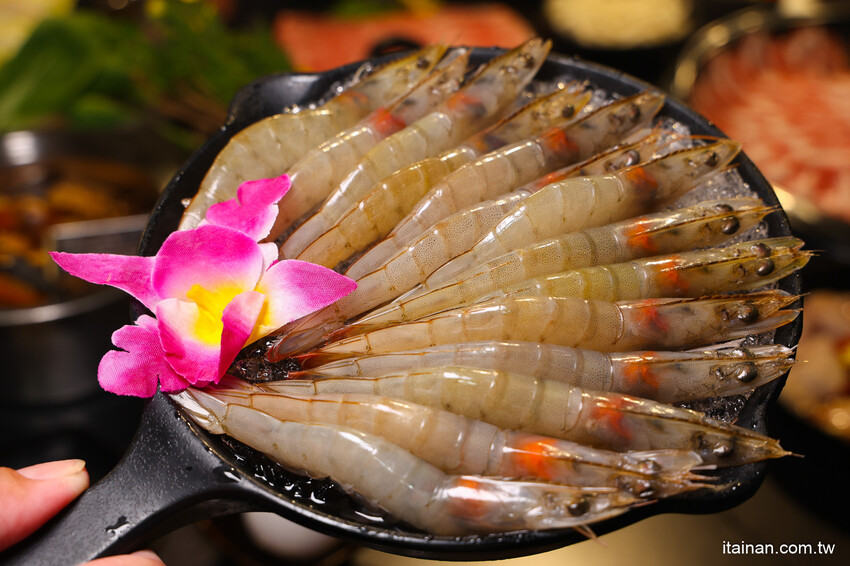 台南火鍋「貳鍋三新精緻鍋物」對中名字免費請你吃蝦蝦! @台南好Food遊