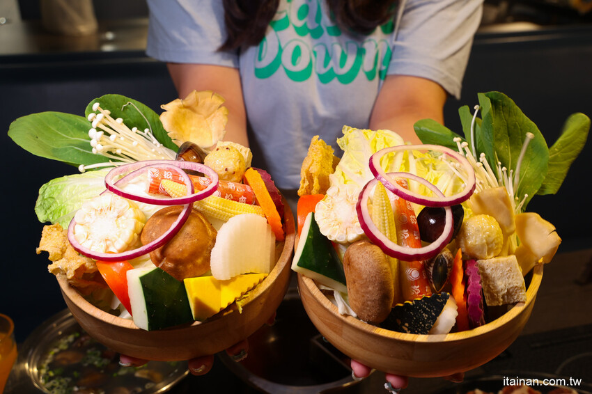 台南火鍋「貳鍋三新精緻鍋物」對中名字免費請你吃蝦蝦! @台南好Food遊