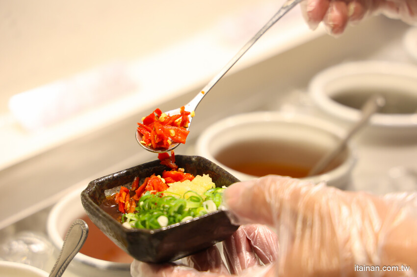 台南火鍋「貳鍋三新精緻鍋物」對中名字免費請你吃蝦蝦! @台南好Food遊