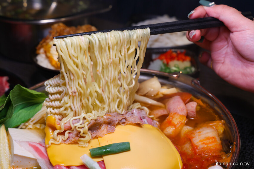 台南火鍋「貳鍋三新精緻鍋物」對中名字免費請你吃蝦蝦! @台南好Food遊