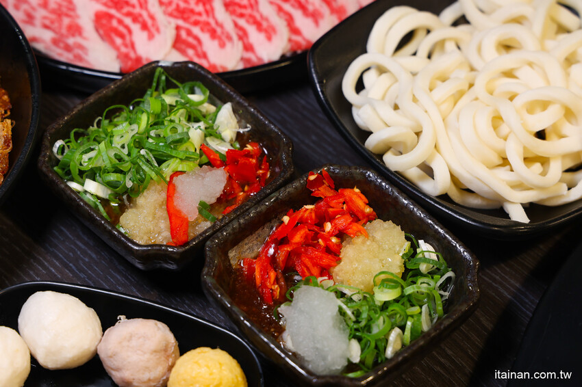 台南火鍋「貳鍋三新精緻鍋物」對中名字免費請你吃蝦蝦! @台南好Food遊