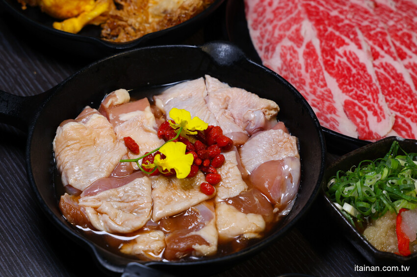 台南火鍋「貳鍋三新精緻鍋物」對中名字免費請你吃蝦蝦! @台南好Food遊