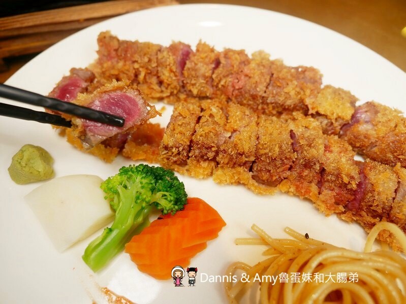 湖口牛排餐廳分享︱京典日式炸牛專賣店。肉量令人滿意熟度自己決定,自助吧飲料冰淇淋濃湯甜品無限享用 - Dannis Amy魯蛋妹大腸弟︱美食旅遊生活