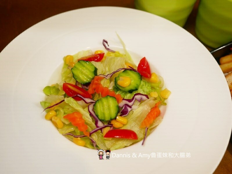 湖口牛排餐廳分享︱京典日式炸牛專賣店。肉量令人滿意熟度自己決定,自助吧飲料冰淇淋濃湯甜品無限享用 - Dannis Amy魯蛋妹大腸弟︱美食旅遊生活