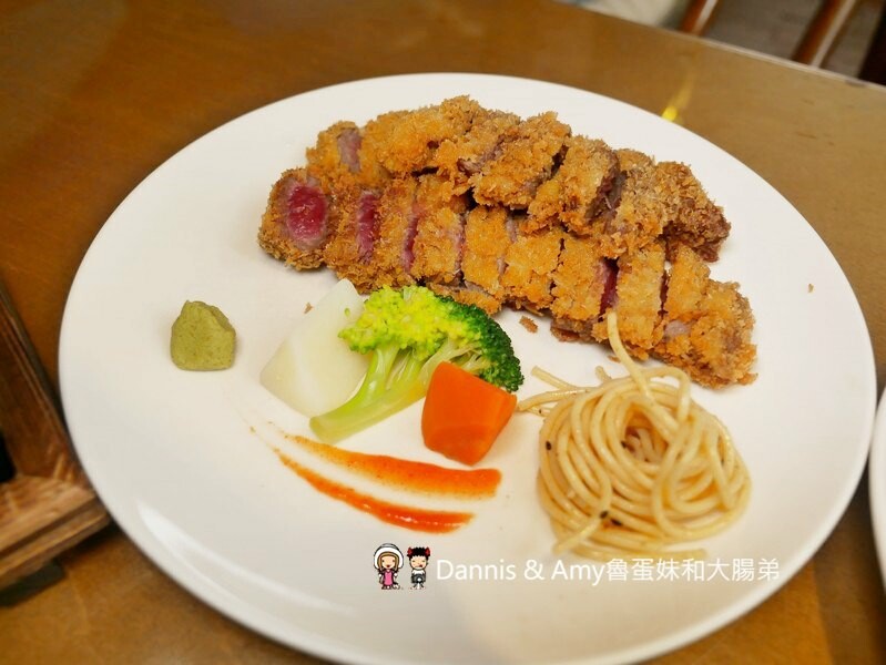 湖口牛排餐廳分享︱京典日式炸牛專賣店。肉量令人滿意熟度自己決定,自助吧飲料冰淇淋濃湯甜品無限享用 - Dannis Amy魯蛋妹大腸弟︱美食旅遊生活