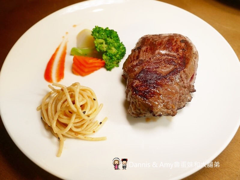 湖口牛排餐廳分享︱京典日式炸牛專賣店。肉量令人滿意熟度自己決定,自助吧飲料冰淇淋濃湯甜品無限享用 - Dannis Amy魯蛋妹大腸弟︱美食旅遊生活