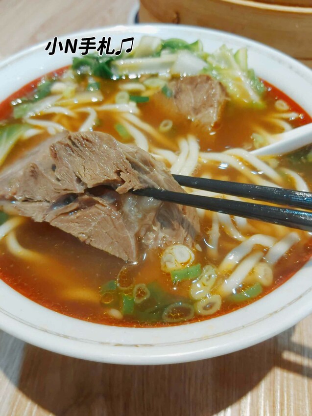 桃園火車站美食:一鋒杭麵食館 中式料理，紅燒牛肉麵、湯包、鮮肉炒手、酸辣湯 桃園美食 - 小N手札 Nancynote