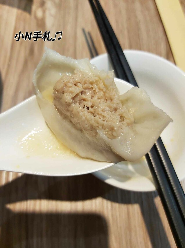 桃園火車站美食:一鋒杭麵食館 中式料理，紅燒牛肉麵、湯包、鮮肉炒手、酸辣湯 桃園美食 - 小N手札 Nancynote