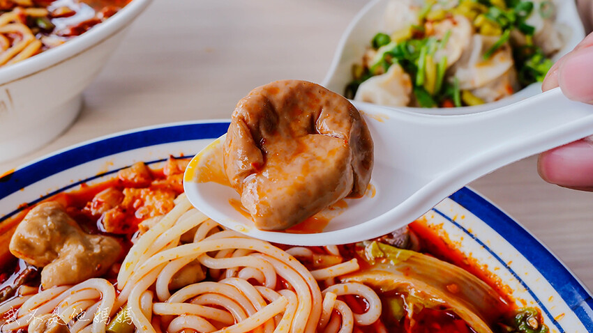 淡水美食,淡水捷運站美食,淡水中正路美食,重慶小麵,酸辣粉推薦,淡水螺獅粉,淡水酸辣粉推薦,淡水老街美食,淡水大都會廣場,淡水四川料理