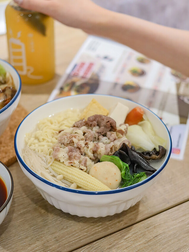 三顧茅廬新竹民生Plus | 限主時滿一送一!百來種滷味任君挑選,麻辣小火鍋湯頭層次豐富,乾拌系列當消夜清爽無負擔