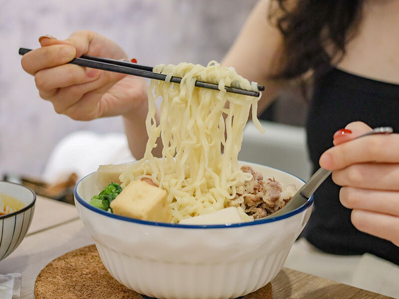 三顧茅廬新竹民生Plus | 限主時滿一送一!百來種滷味任君挑選,麻辣小火鍋湯頭層次豐富,乾拌系列當消夜清爽無負擔