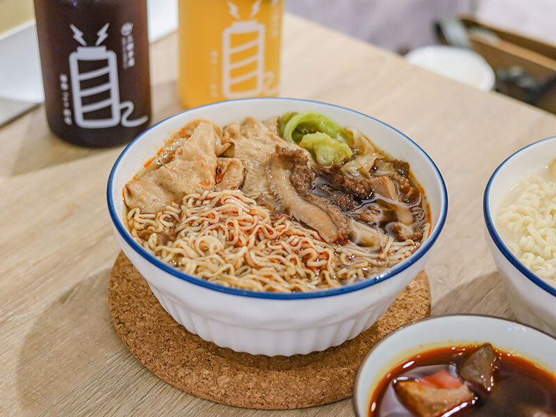 三顧茅廬新竹民生Plus | 限主時滿一送一!百來種滷味任君挑選,麻辣小火鍋湯頭層次豐富,乾拌系列當消夜清爽無負擔