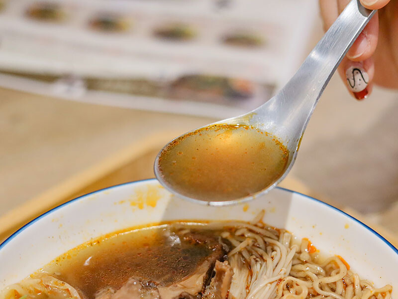 三顧茅廬新竹民生Plus | 限主時滿一送一!百來種滷味任君挑選,麻辣小火鍋湯頭層次豐富,乾拌系列當消夜清爽無負擔