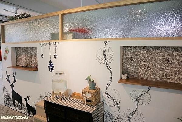 一中商圈早午餐｜台中美食【洄流Stream早午餐】現做美味餐點 洄流無敵大早午餐 沙拉富翁 充滿愛心的寵物友