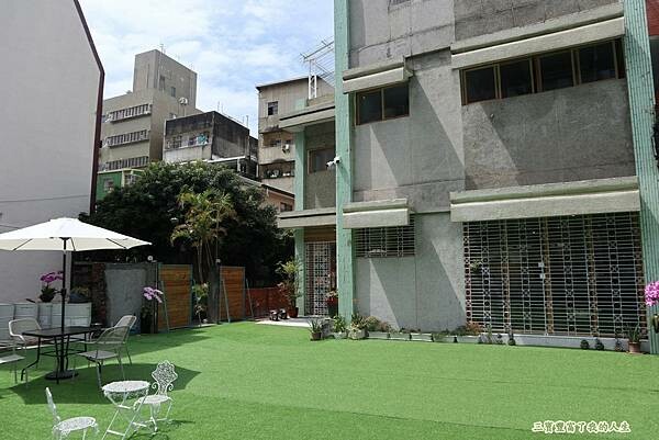 一中商圈早午餐｜台中美食【洄流Stream早午餐】現做美味餐點 洄流無敵大早午餐 沙拉富翁 充滿愛心的寵物友