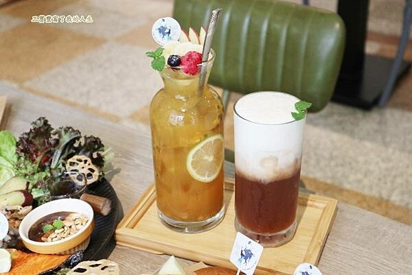 一中商圈早午餐｜台中美食【洄流Stream早午餐】現做美味餐點 洄流無敵大早午餐 沙拉富翁 充滿愛心的寵物友