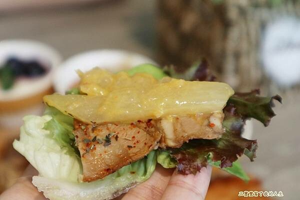 一中商圈早午餐｜台中美食【洄流Stream早午餐】現做美味餐點 洄流無敵大早午餐 沙拉富翁 充滿愛心的寵物友