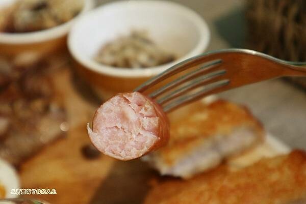 一中商圈早午餐｜台中美食【洄流Stream早午餐】現做美味餐點 洄流無敵大早午餐 沙拉富翁 充滿愛心的寵物友