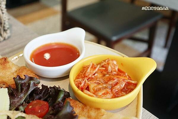 一中商圈早午餐｜台中美食【洄流Stream早午餐】現做美味餐點 洄流無敵大早午餐 沙拉富翁 充滿愛心的寵物友