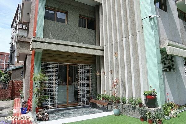 一中商圈早午餐｜台中美食【洄流Stream早午餐】現做美味餐點 洄流無敵大早午餐 沙拉富翁 充滿愛心的寵物友