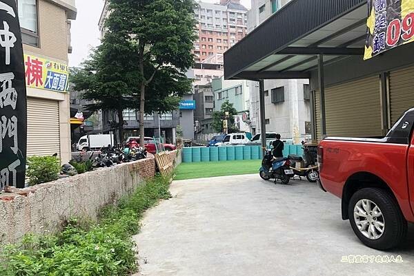 一中商圈早午餐｜台中美食【洄流Stream早午餐】現做美味餐點 洄流無敵大早午餐 沙拉富翁 充滿愛心的寵物友