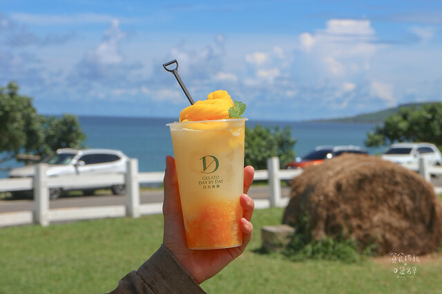 屏東滿州｜最南端必吃！蒙布朗特色造型愛文芒果霜淇淋，純白建築、草地與湛藍海景太美了｜日日海霧Gelato Day by Day