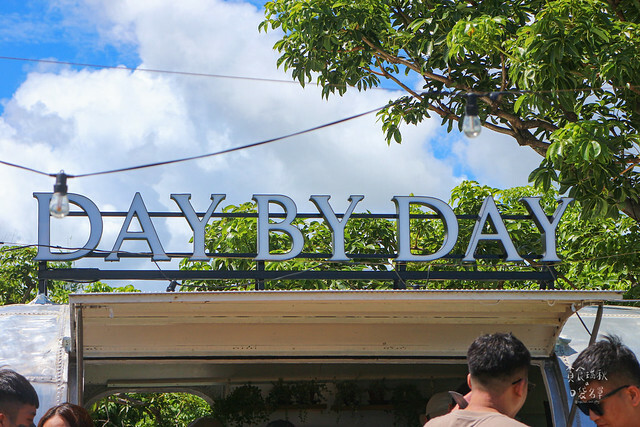 屏東滿州｜最南端必吃！蒙布朗特色造型愛文芒果霜淇淋，純白建築、草地與湛藍海景太美了｜日日海霧Gelato Day by Day