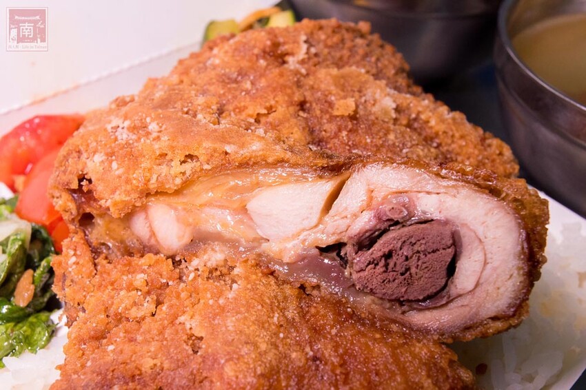 【臺南美食】正宗港式燒臘便當｜主廚超過15年燒臘經驗｜超大隻雞腿｜燒鴨｜火肉｜叉燒｜油雞｜蔥油~品銘中港式燒臘新市店 - 南人幫