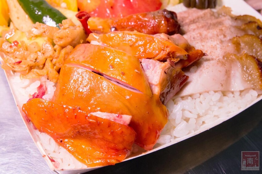 【臺南美食】正宗港式燒臘便當｜主廚超過15年燒臘經驗｜超大隻雞腿｜燒鴨｜火肉｜叉燒｜油雞｜蔥油~品銘中港式燒臘新市店 - 南人幫