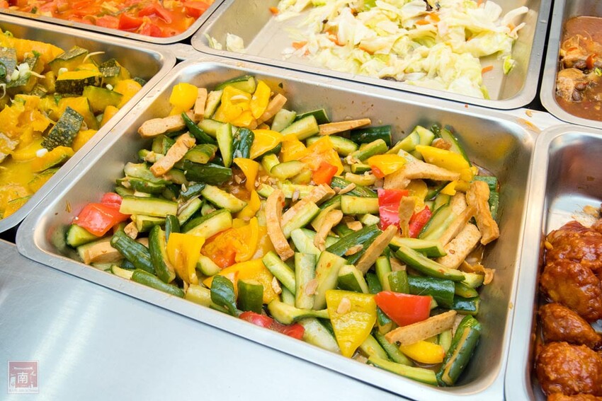 【臺南美食】正宗港式燒臘便當｜主廚超過15年燒臘經驗｜超大隻雞腿｜燒鴨｜火肉｜叉燒｜油雞｜蔥油~品銘中港式燒臘新市店 - 南人幫