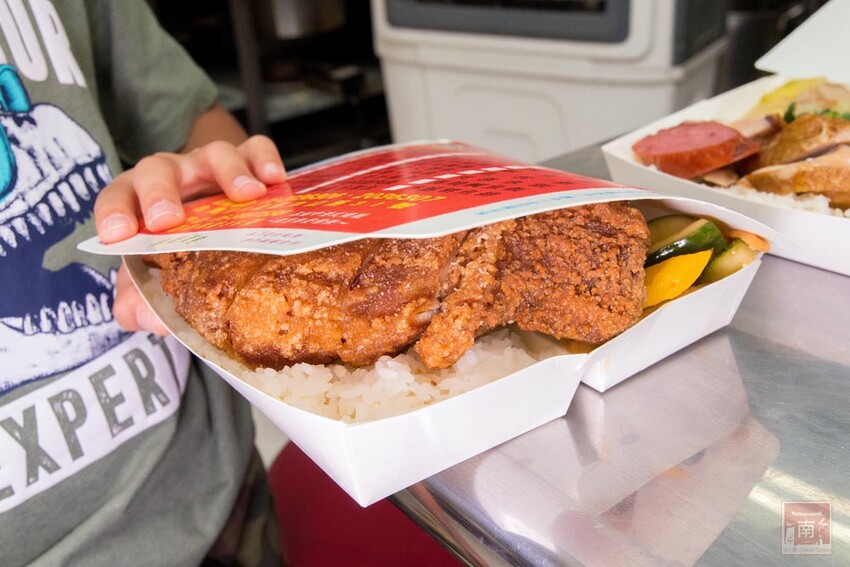 【臺南美食】正宗港式燒臘便當｜主廚超過15年燒臘經驗｜超大隻雞腿｜燒鴨｜火肉｜叉燒｜油雞｜蔥油~品銘中港式燒臘新市店 - 南人幫