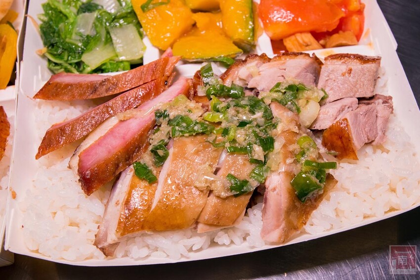 【臺南美食】正宗港式燒臘便當｜主廚超過15年燒臘經驗｜超大隻雞腿｜燒鴨｜火肉｜叉燒｜油雞｜蔥油~品銘中港式燒臘新市店 - 南人幫