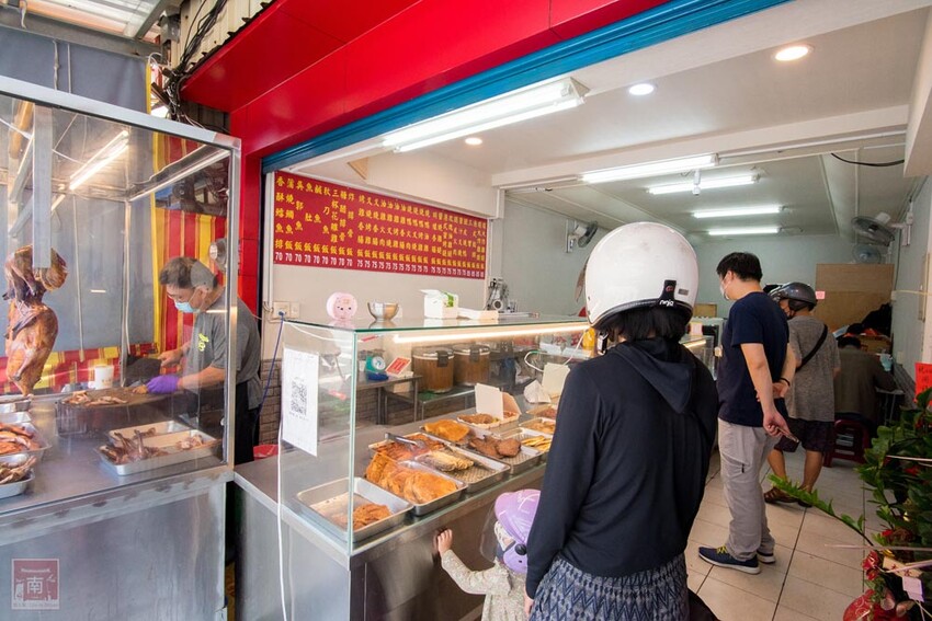 【臺南美食】正宗港式燒臘便當｜主廚超過15年燒臘經驗｜超大隻雞腿｜燒鴨｜火肉｜叉燒｜油雞｜蔥油~品銘中港式燒臘新市店 - 南人幫