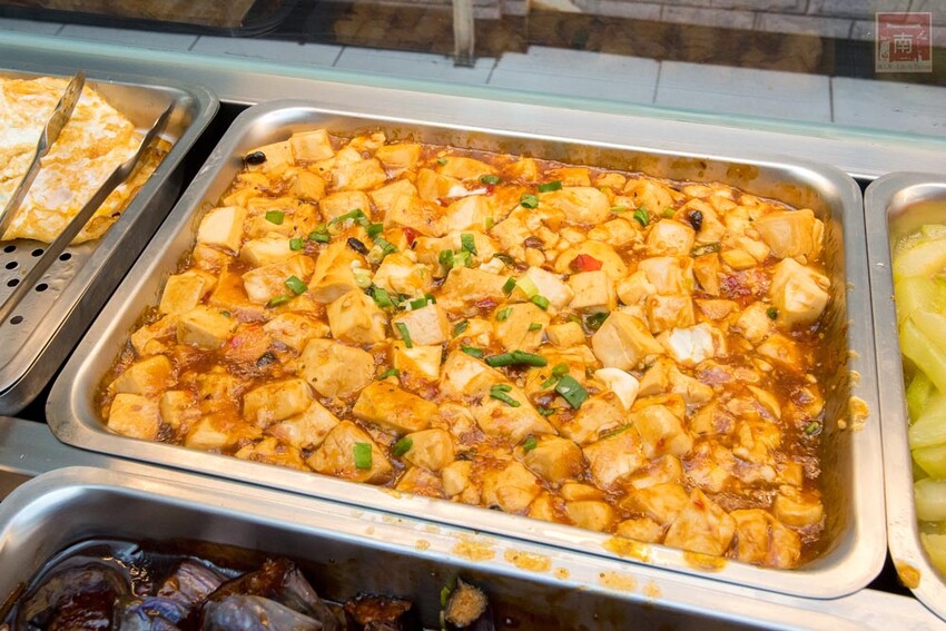 【臺南美食】正宗港式燒臘便當｜主廚超過15年燒臘經驗｜超大隻雞腿｜燒鴨｜火肉｜叉燒｜油雞｜蔥油~品銘中港式燒臘新市店 - 南人幫