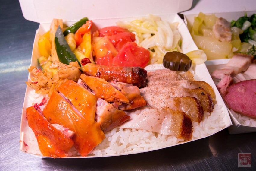 【臺南美食】正宗港式燒臘便當｜主廚超過15年燒臘經驗｜超大隻雞腿｜燒鴨｜火肉｜叉燒｜油雞｜蔥油~品銘中港式燒臘新市店 - 南人幫