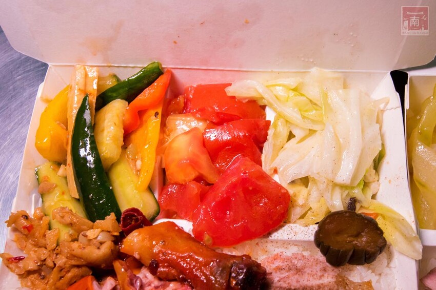 【臺南美食】正宗港式燒臘便當｜主廚超過15年燒臘經驗｜超大隻雞腿｜燒鴨｜火肉｜叉燒｜油雞｜蔥油~品銘中港式燒臘新市店 - 南人幫