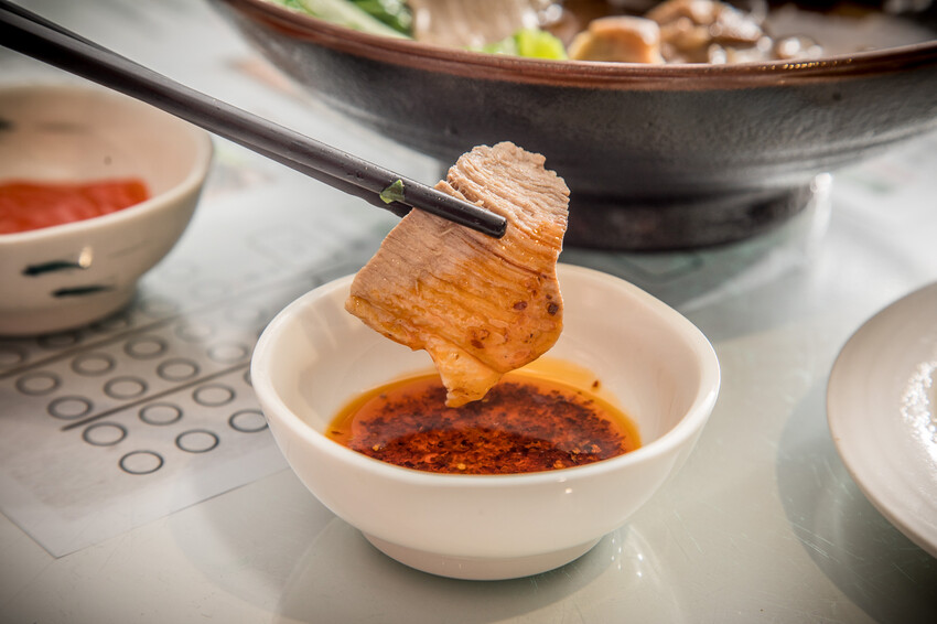 整碗都是肉肉！免百元就可以享受道地馬來西亞肉骨茶，免費續湯喝到飽