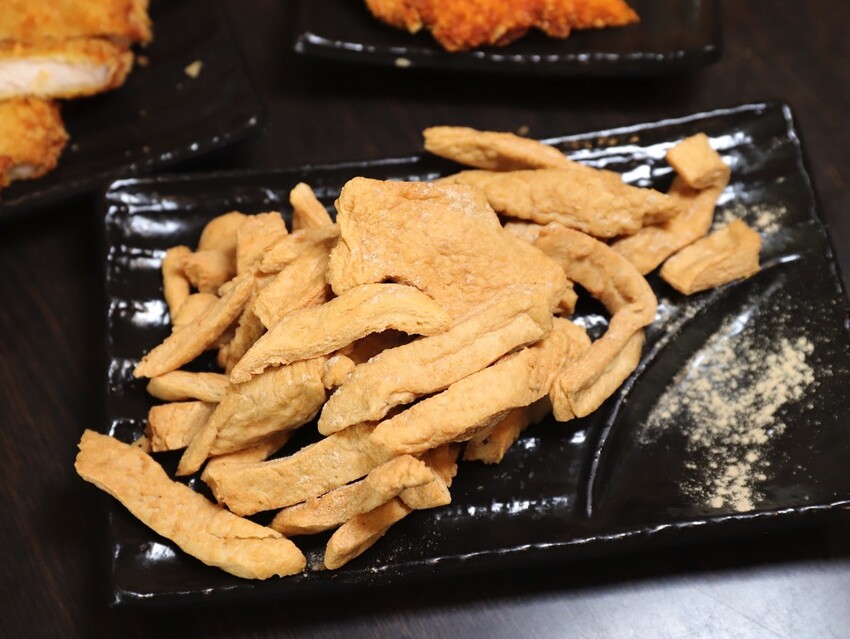 高雄超人氣鍋燒麵來台南啦!超浮誇爆量海鮮蓋住整個大碗公