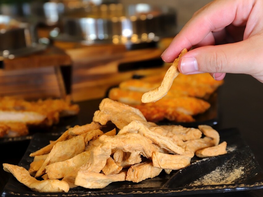 高雄超人氣鍋燒麵來台南啦!超浮誇爆量海鮮蓋住整個大碗公