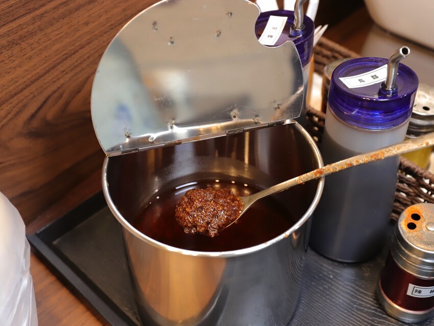 高雄超人氣鍋燒麵來台南啦!超浮誇爆量海鮮蓋住整個大碗公