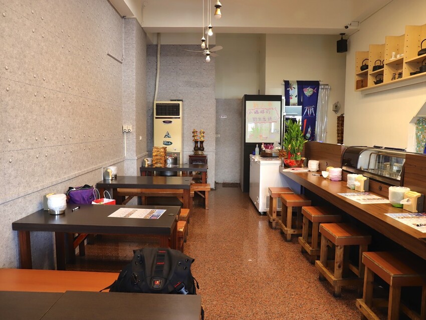 高雄超人氣鍋燒麵來台南啦!超浮誇爆量海鮮蓋住整個大碗公