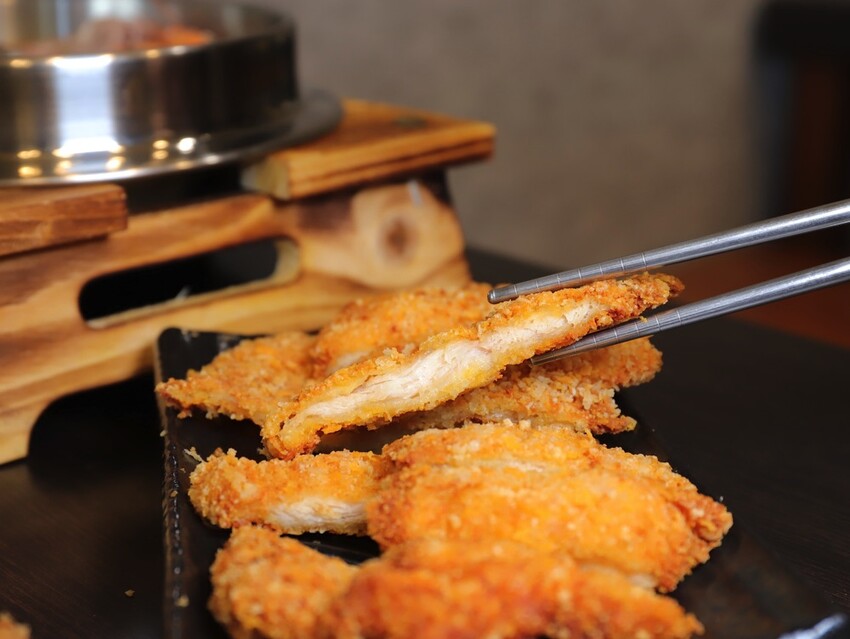 高雄超人氣鍋燒麵來台南啦!超浮誇爆量海鮮蓋住整個大碗公