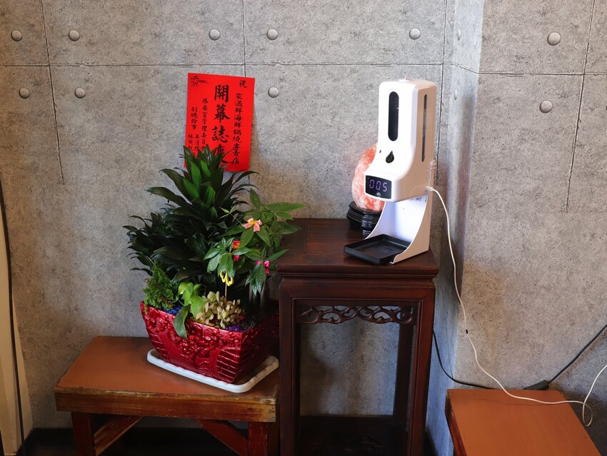 高雄超人氣鍋燒麵來台南啦!超浮誇爆量海鮮蓋住整個大碗公