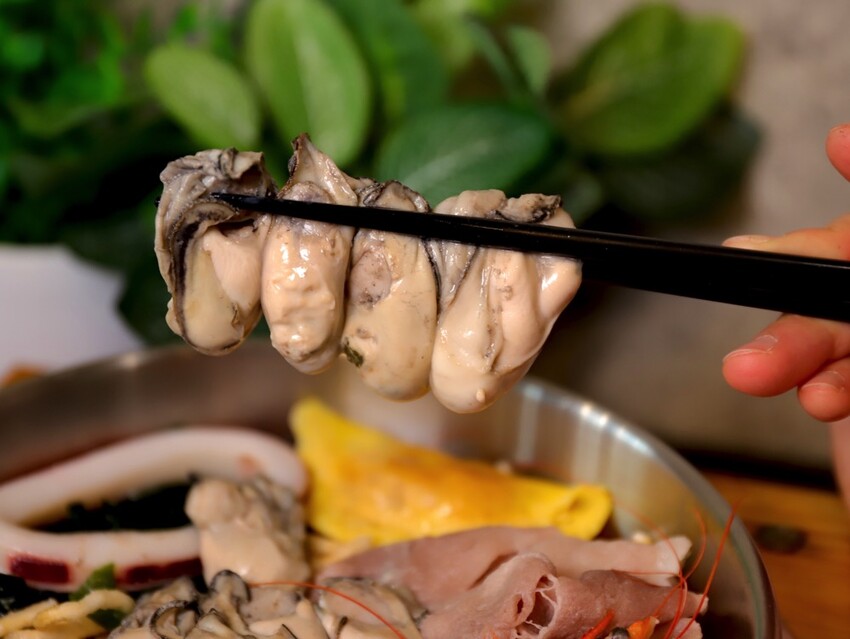 高雄超人氣鍋燒麵來台南啦!超浮誇爆量海鮮蓋住整個大碗公