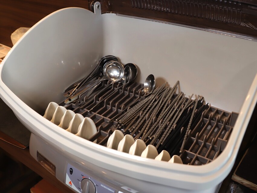 高雄超人氣鍋燒麵來台南啦!超浮誇爆量海鮮蓋住整個大碗公