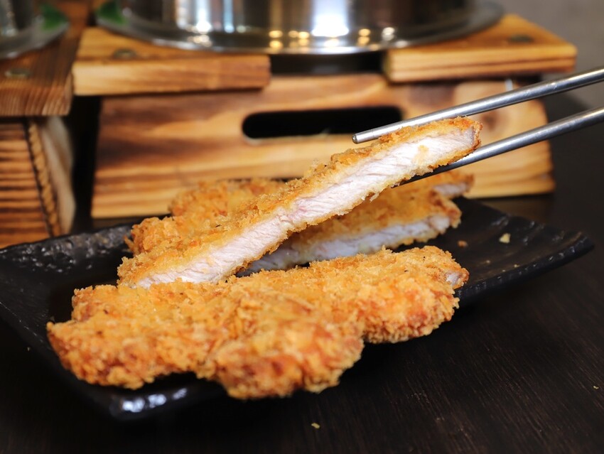 高雄超人氣鍋燒麵來台南啦!超浮誇爆量海鮮蓋住整個大碗公