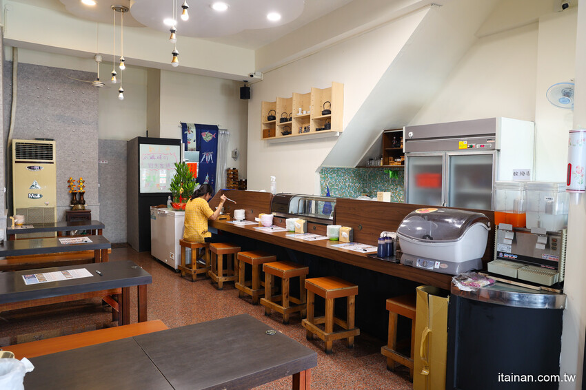 高雄人氣海鮮鍋燒插旗台南!東港直送海鮮，整尾小卷、野生鬼頭刀鋪上去滿到通通看不到麵啦!「 家遇鮮海鮮鍋燒專賣」（林森店） @台南好Food遊