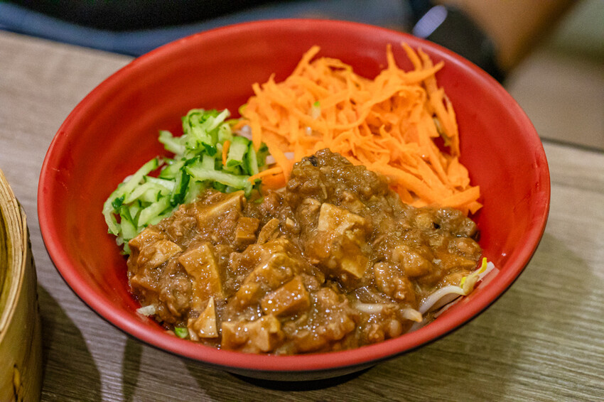 高雄市苓雅區高雄美食 – 古猗園灌湯包 x 現包現蒸滋味好 / 皮薄餡多汁鮮美